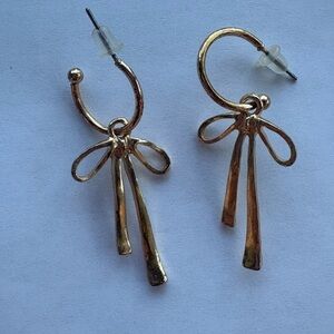 Gold toned Bow Earrings